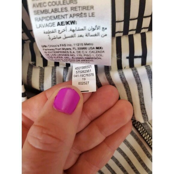 Chico Pants Cropped Women's‎ Size 6 (Chico 0.5) Black White Striped Lightweight - Picture 15 of 16